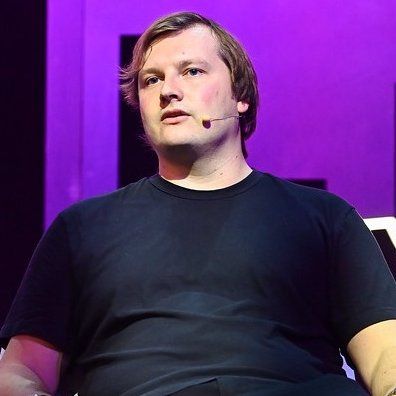 Aave Founder Denies 70% AAVE Sale Claims, Highlights DAO Revenue