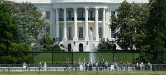 White House Signals Compromise on Stablecoin Rewards in Crypto Bill