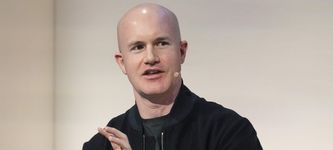 Coinbase Doubles Down, Withholds Backing Backing for New CLARITY Act Draft