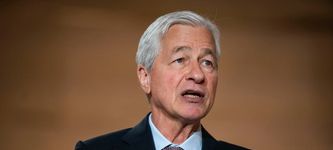 Jamie Dimon Backs Blockchain but Rejects Bitcoin: Here’s Why