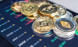 BNB Price Drops Below $910 as Traders Watch $880 Level