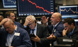 Gold Price Crash Accelerates as SPDR GLD ETF Outflows Jump: What Next?