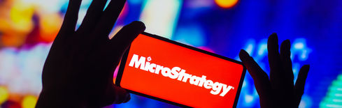 Will the Crashing MSTR Stock Price Rise or Crash in December?