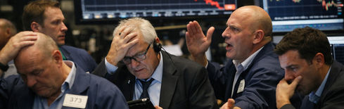 Gold Price Crash Accelerates as SPDR GLD ETF Outflows Jump: What Next?