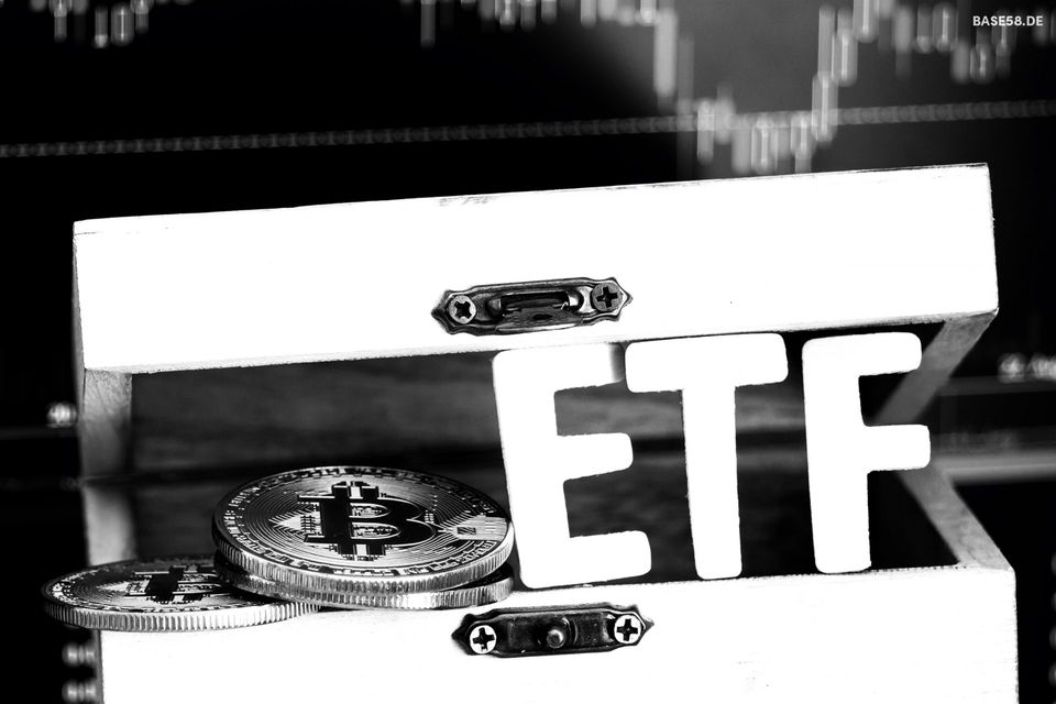 Mass Bitcoin ETF Outflows Continue, When Will the Volatility End?