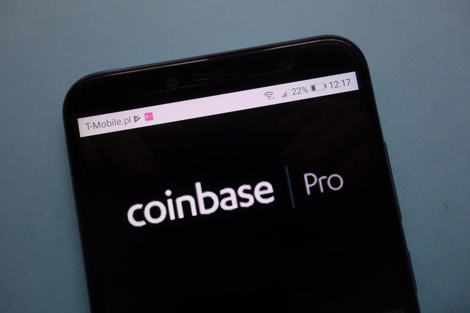 Coinbase Stock Price Forecast Ahead of Q1 Earnings: Buy or Sell?