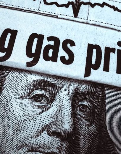 Gas prices soar past $4.0 in most American States